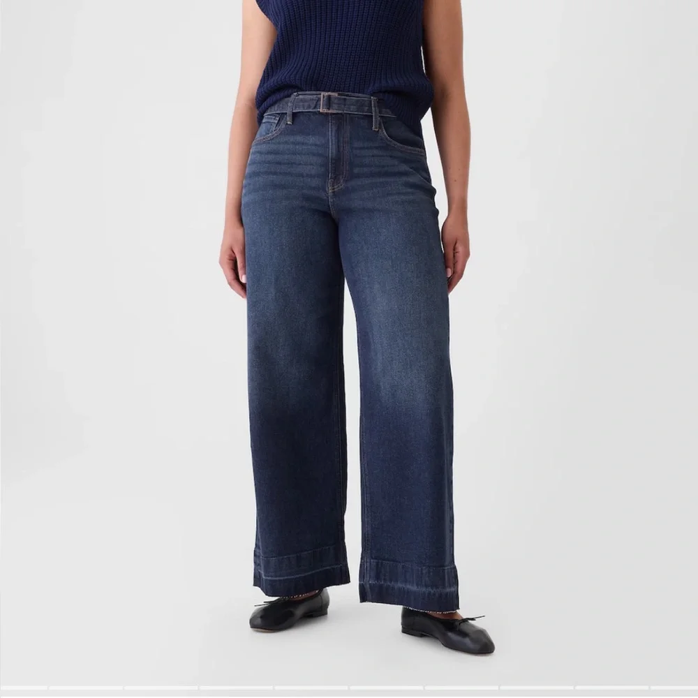 GAP High Rise Stride Belted Wide-Leg Jeans